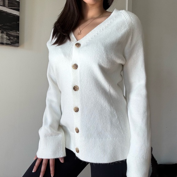 Minimalist White Knit Longline Cardigan Preppy Chic - Picture 2 of 5